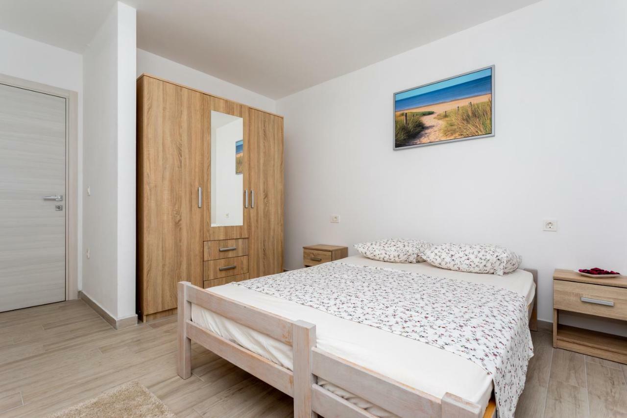 Apartments Ibis Čižići Bagian luar foto