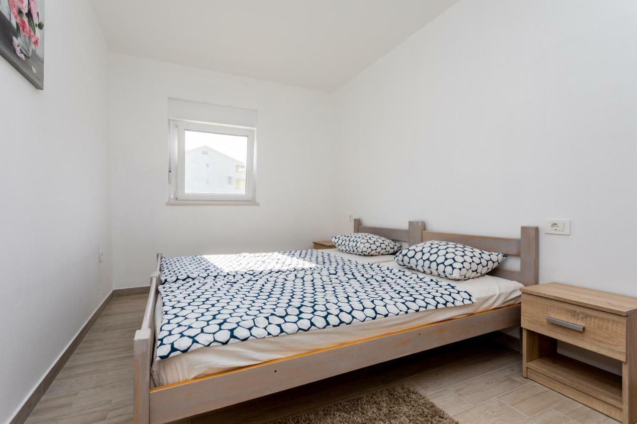 Apartments Ibis Čižići Bagian luar foto