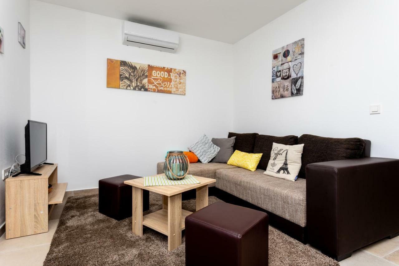 Apartments Ibis Čižići Bagian luar foto