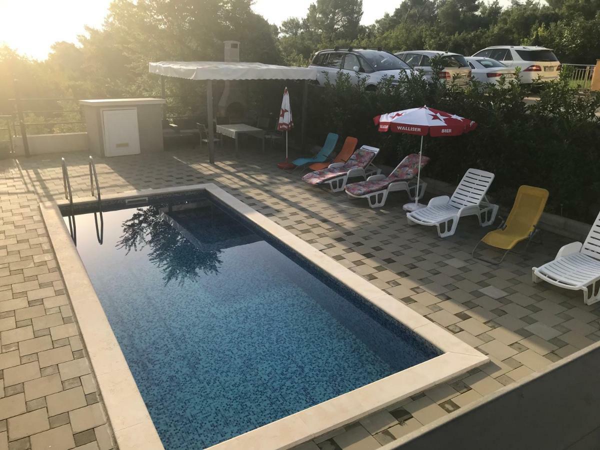 Apartments Ibis Čižići Bagian luar foto